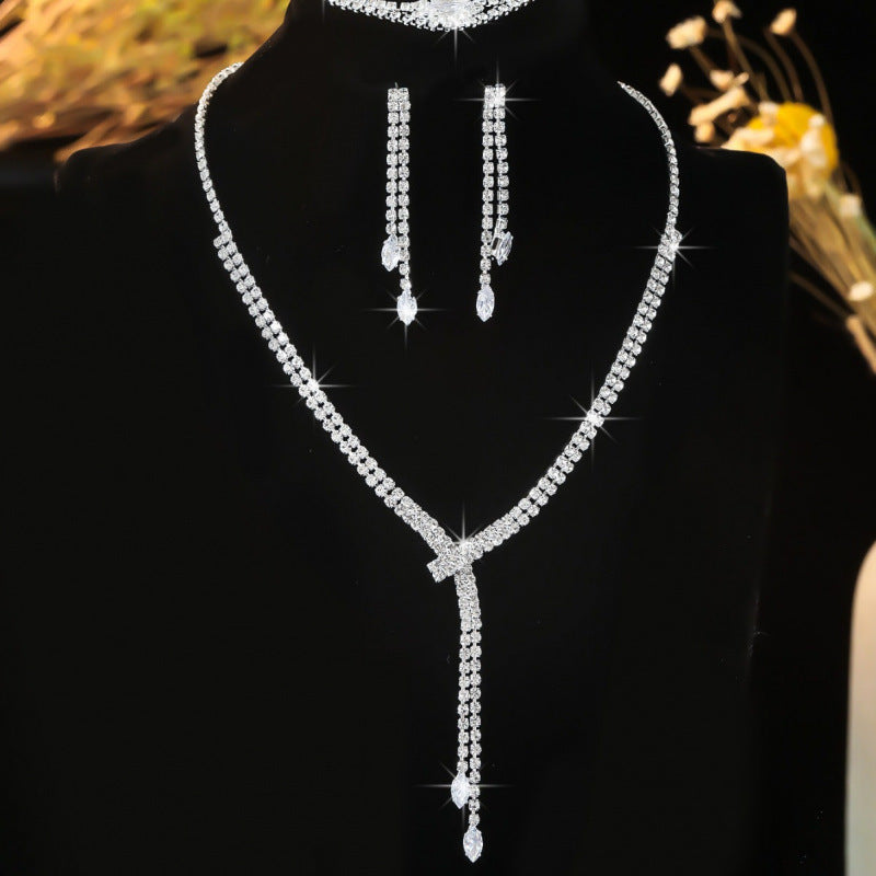 Simple four-piece jewellery set