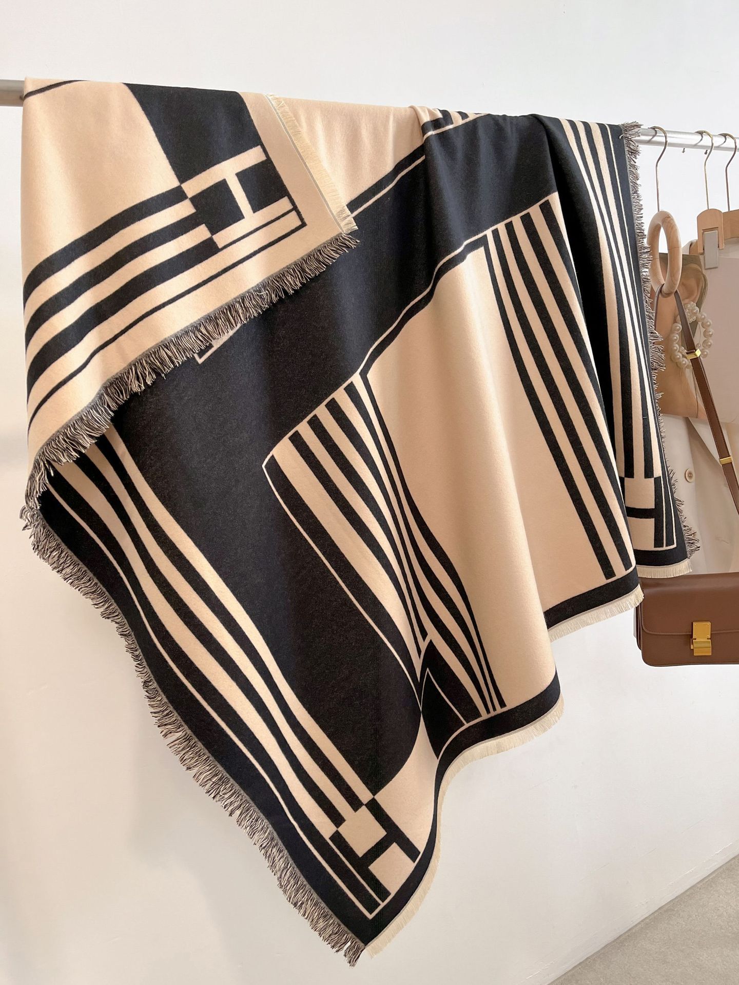 Striped cashmere scarf