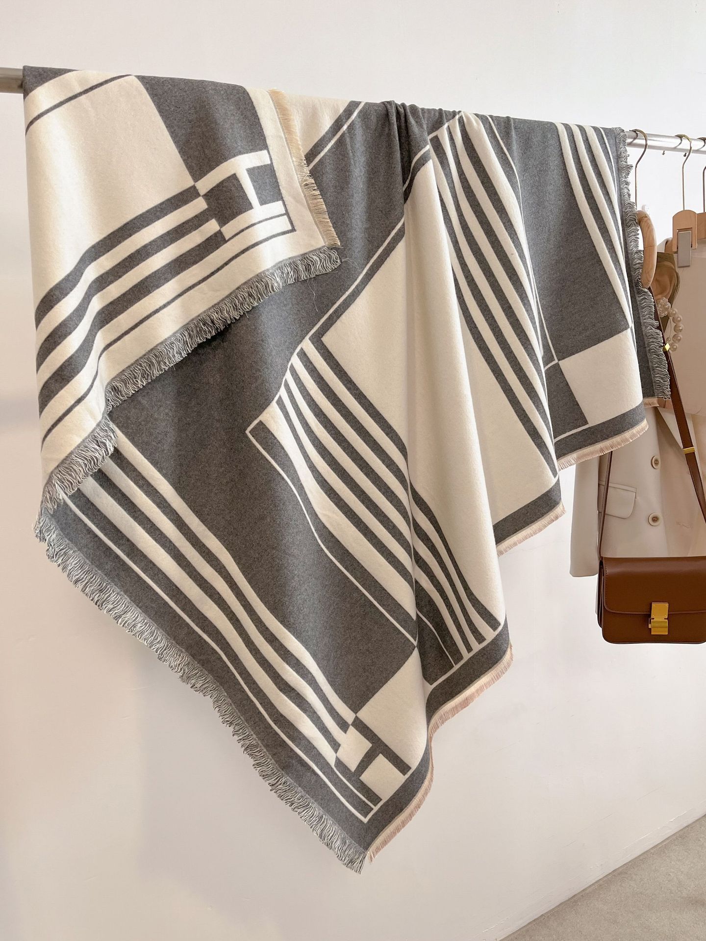 Striped cashmere scarf