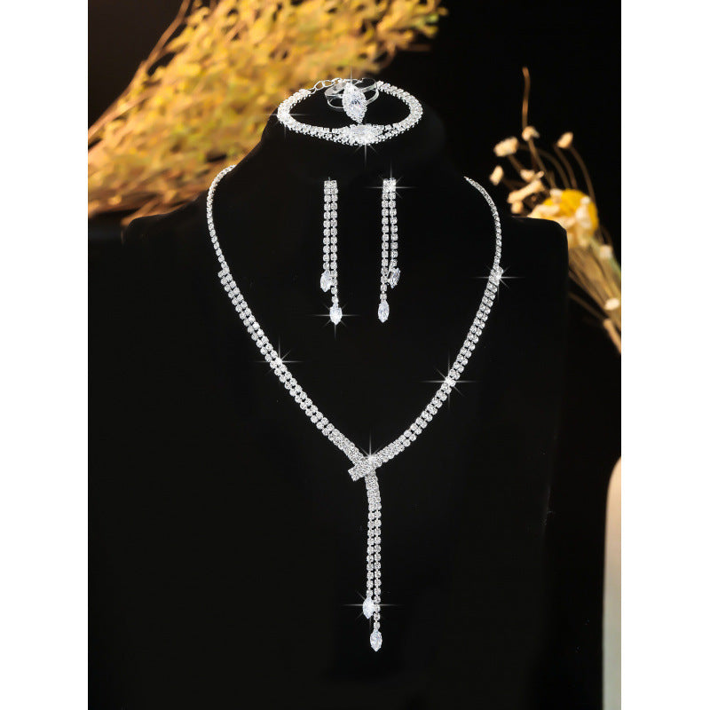 Simple four-piece jewellery set