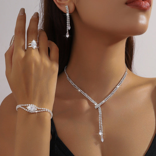 Simple four-piece jewellery set