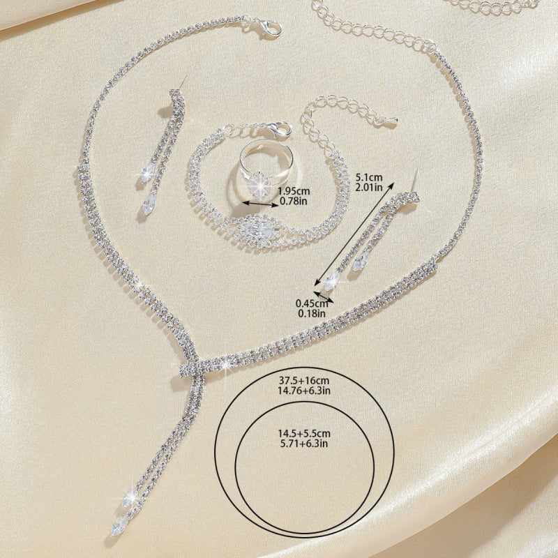 Simple four-piece jewellery set
